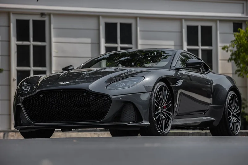 Aston Martin Dbs Superleggera ราคาและรีวิว