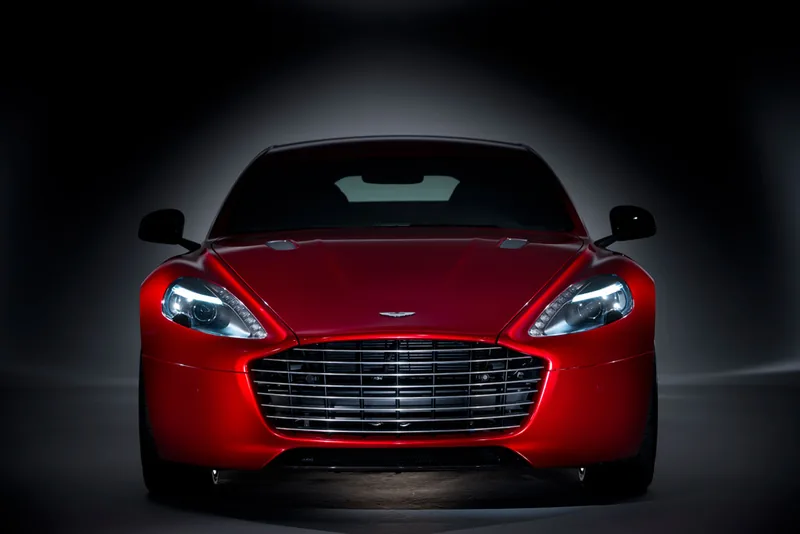 Aston Martin Rapide ราคาและรีวิว