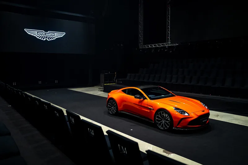 Aston Martin Vantage ราคาและรีวิว