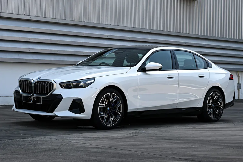 BMW I 5 Edrive40 ราคาและรีวิว