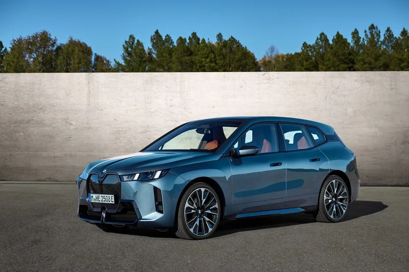BMW IX Xdrive45 M ราคาและรีวิว