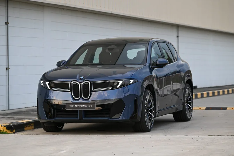 BMW IX3 50 Xdrive ราคาและรีวิว