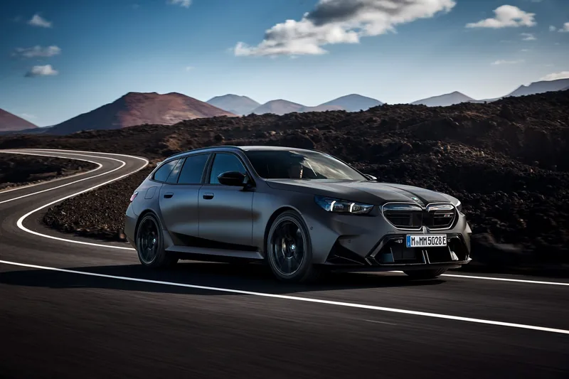 BMW M5 ราคาและรีวิว