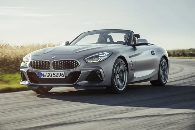 BMW Z4 ราคาและรีวิว