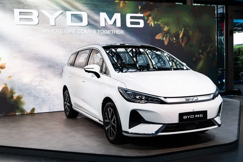 BYD M6 ราคาและรีวิว