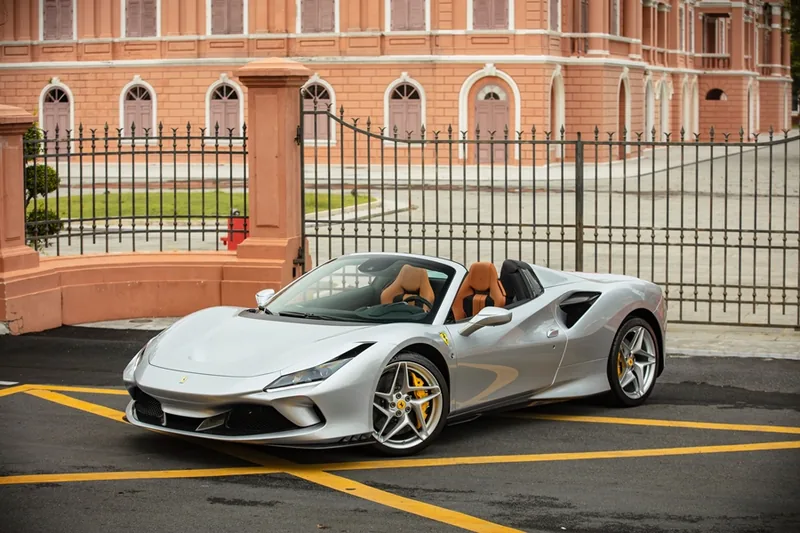 Ferrari F8 Spider ราคาและรีวิว