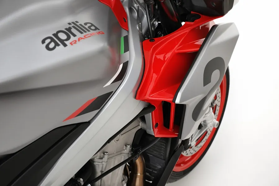 Aprilia Tuono photo 4