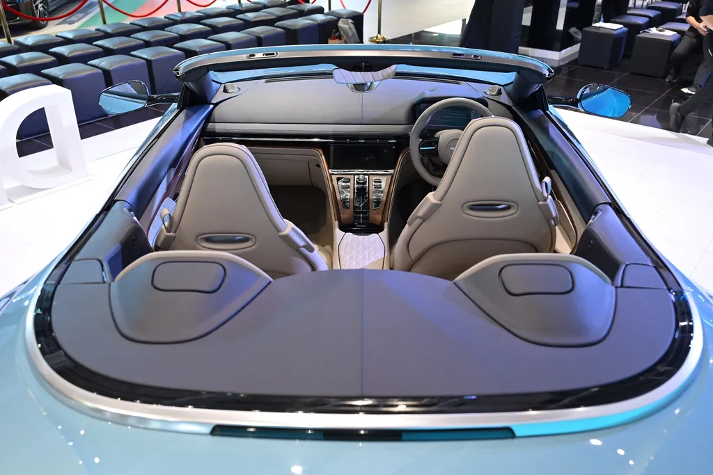 Aston Martin DB12 photo 3
