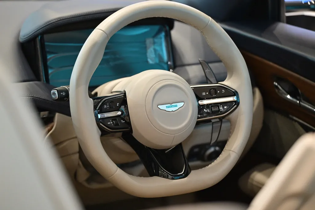 Aston Martin DB12 photo 4