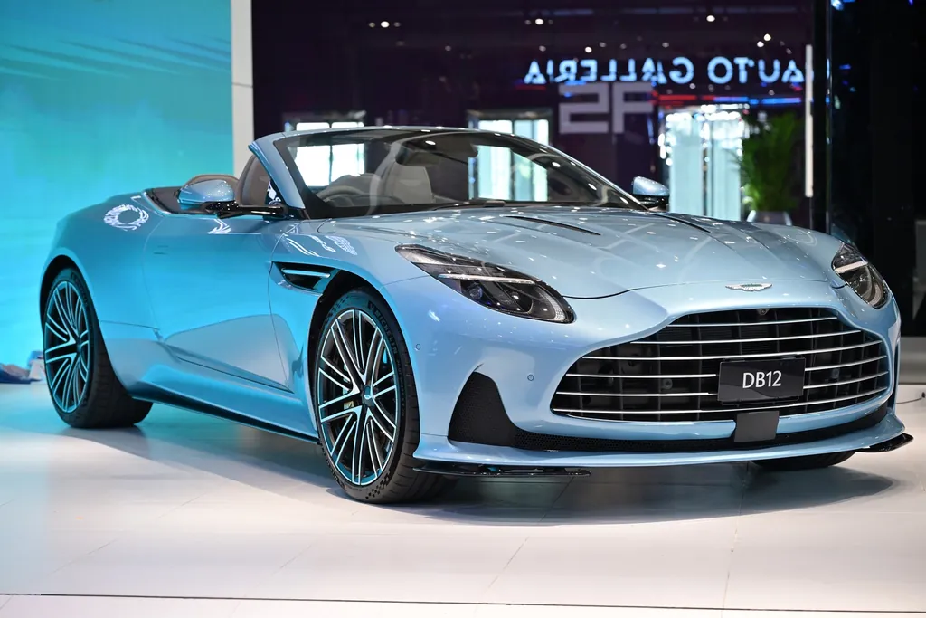 Aston Martin DB12 photo 5