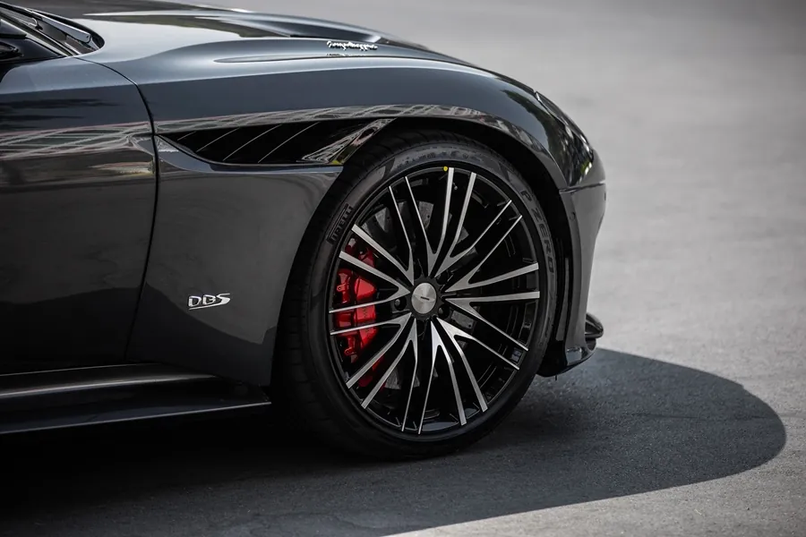 Aston Martin Dbs Superleggera photo 3
