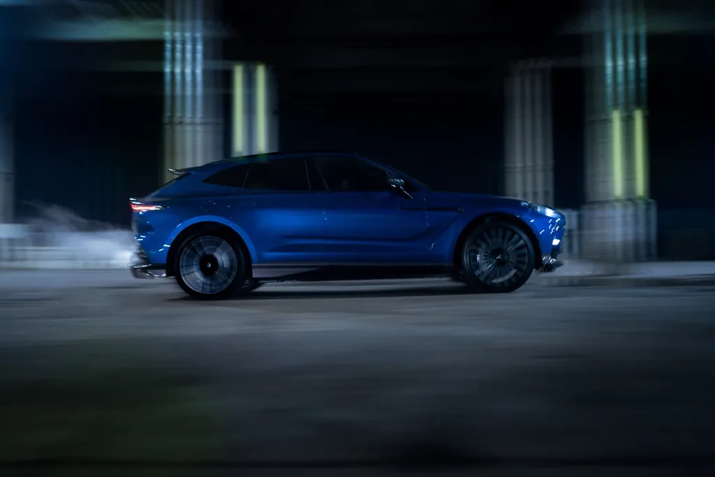 Aston Martin Dbx photo 4