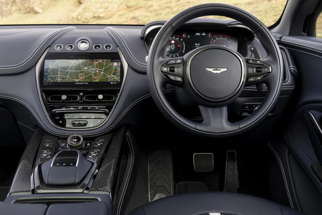 Aston Martin Dbx photo 5