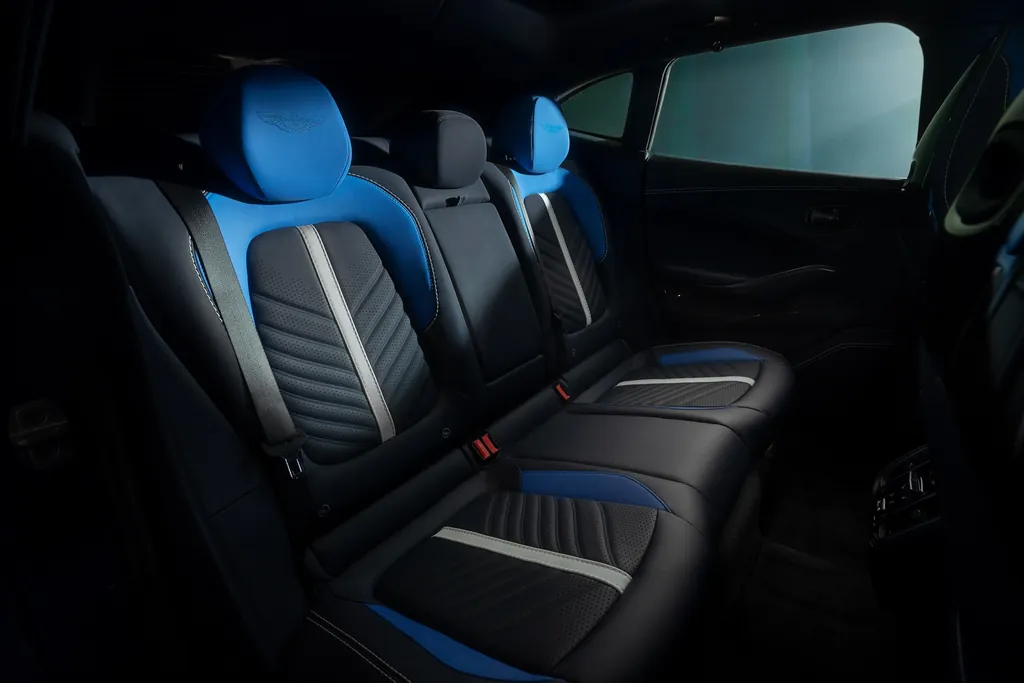 Aston Martin Dbx photo 7