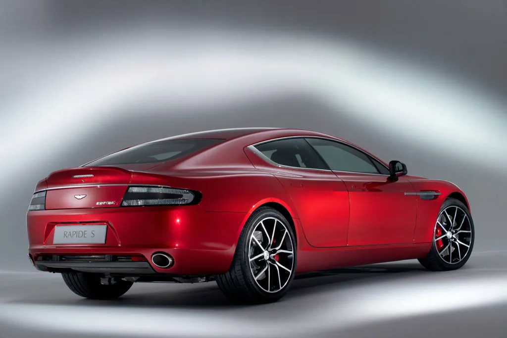 Aston Martin Rapide photo 5