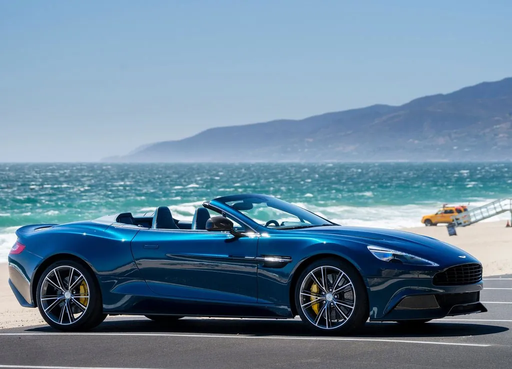 Aston Martin Vanquish photo 2
