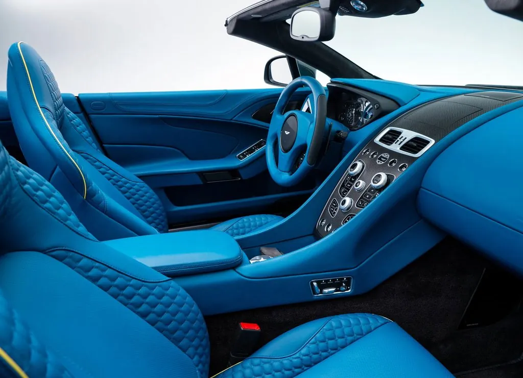 Aston Martin Vanquish photo 5