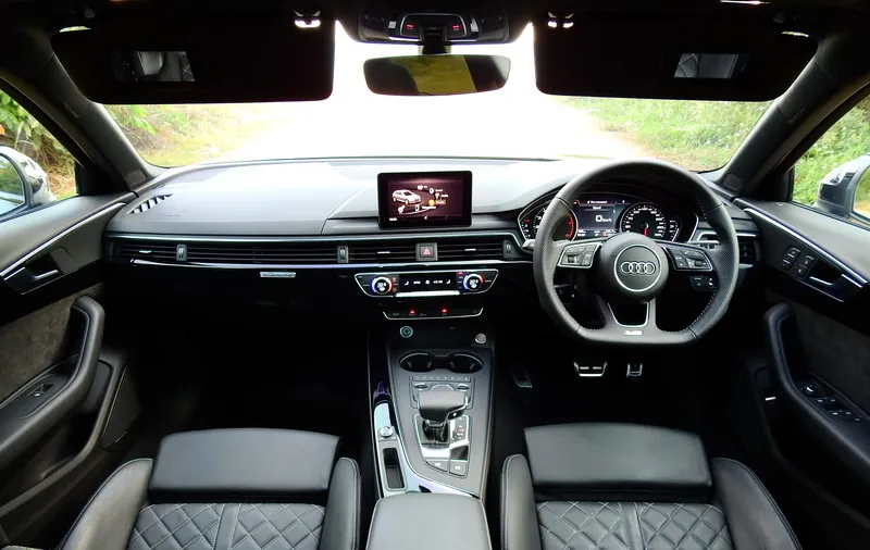 Audi A4 Avant 45 photo 9
