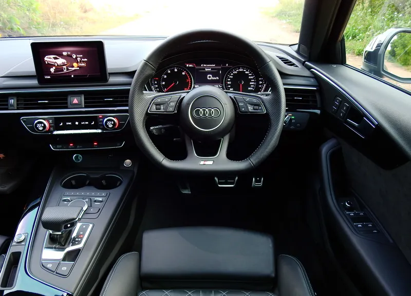 Audi A4 Avant 45 photo 10