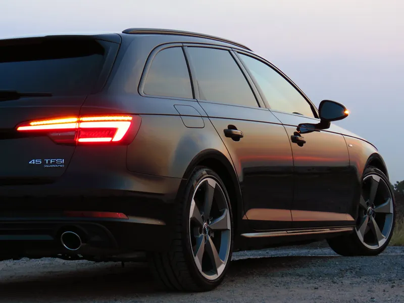 Audi A4 Avant 45 photo 2