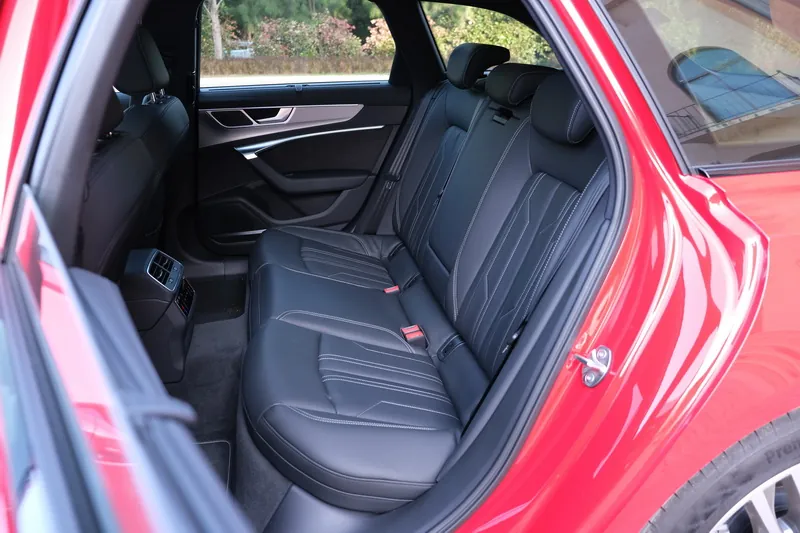 Audi A6 Avant 45tfsi photo 8
