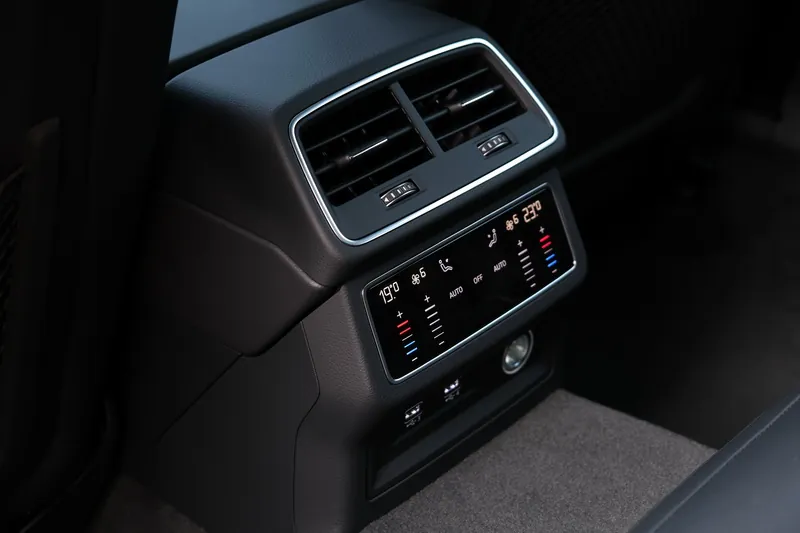 Audi A6 Avant 45tfsi photo 9