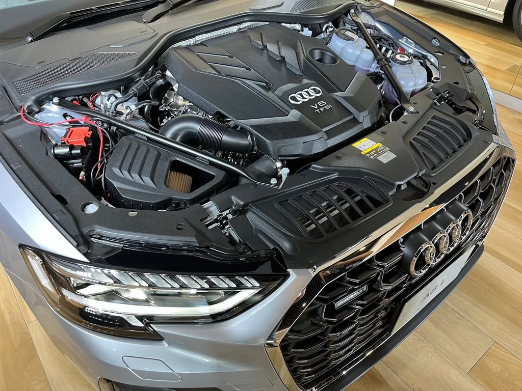 Audi A8 photo 4