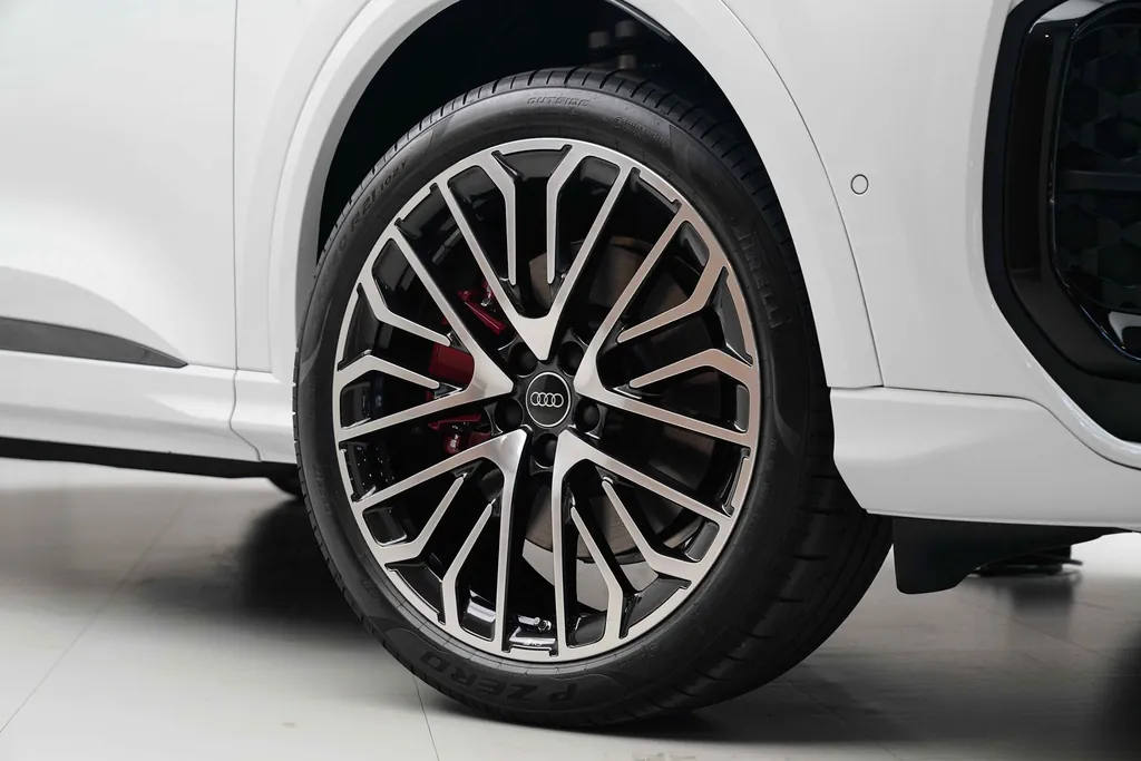 Audi Q5 photo 2