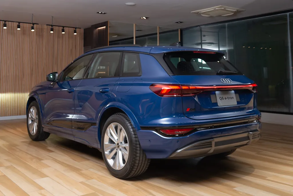 Audi Q6 photo 2