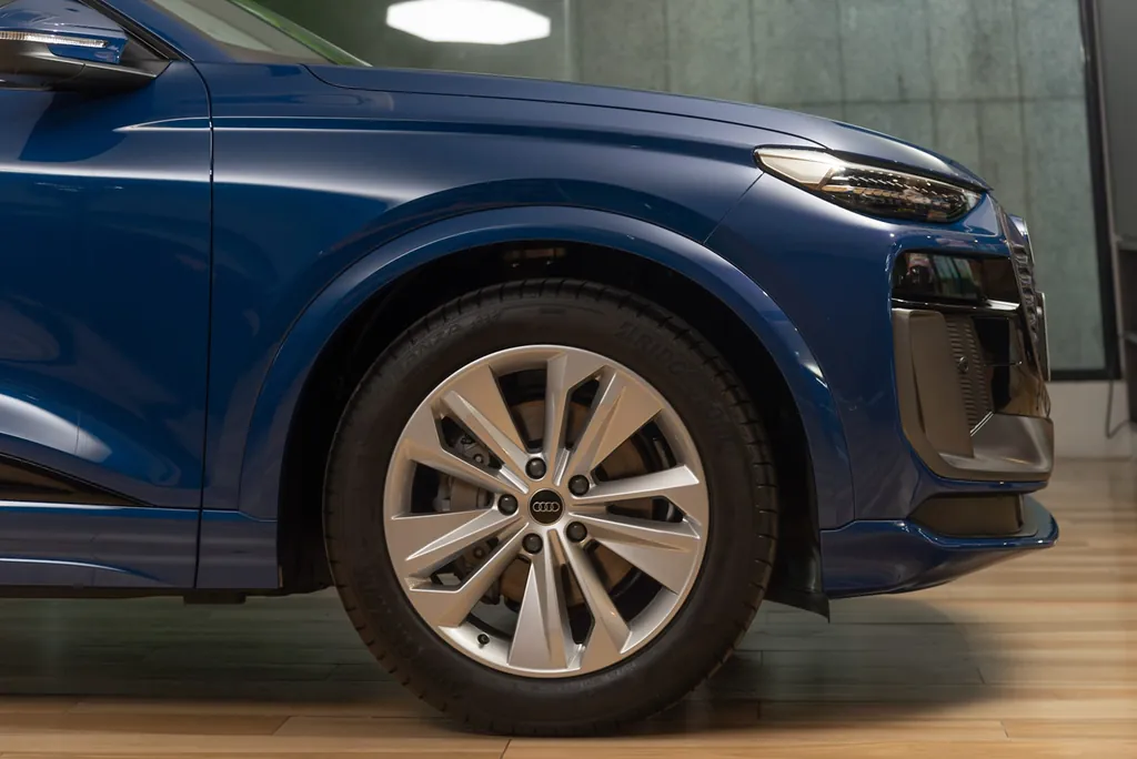 Audi Q6 photo 3