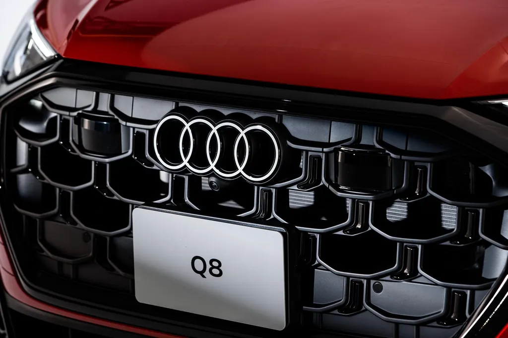 Audi Q8 photo 4