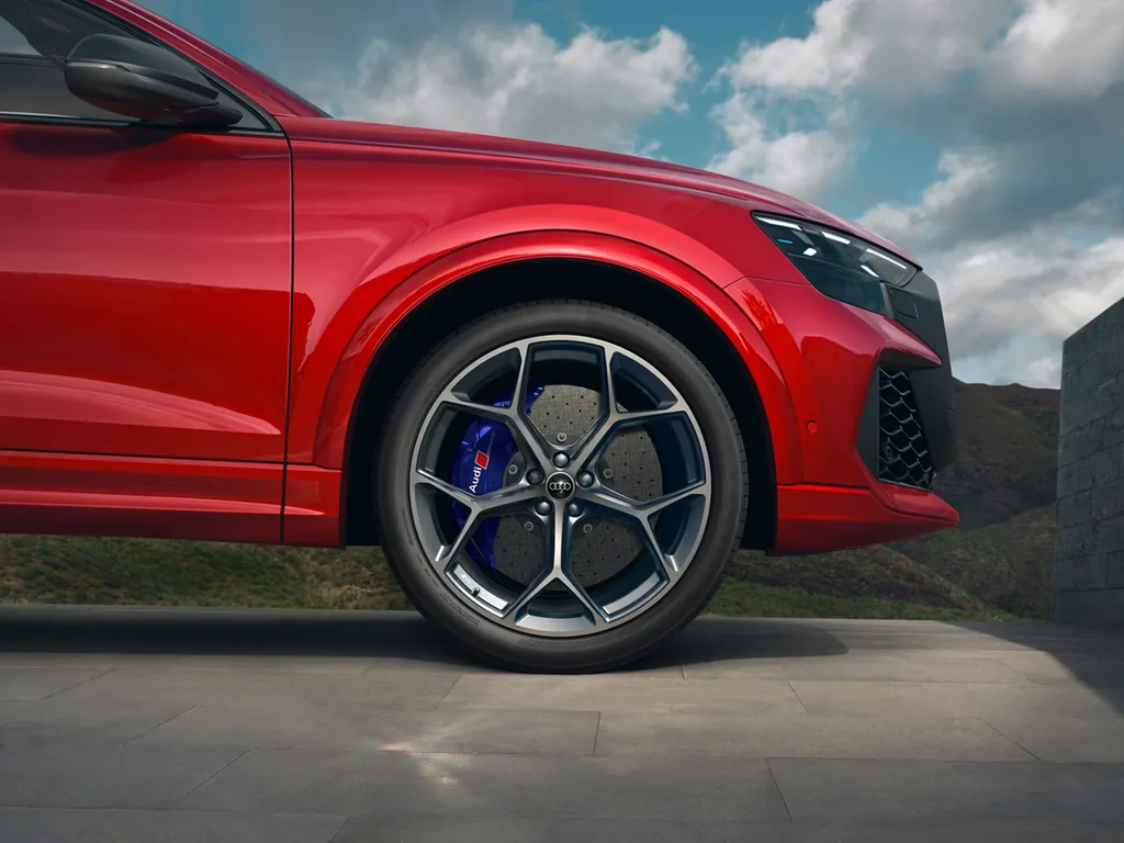 Audi RS Q8 Quattro photo 8