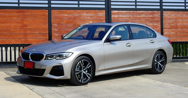 BMW 330LI M Sport photo 4