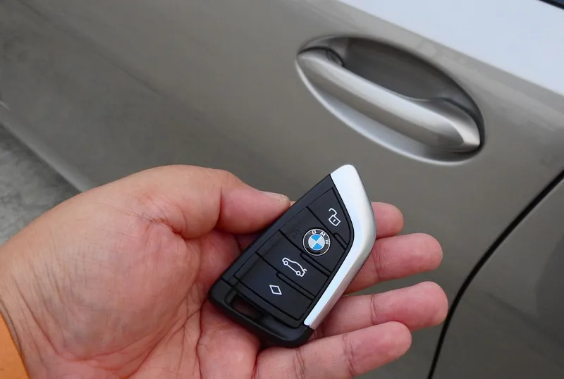 BMW 330LI M Sport photo 7