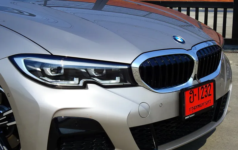 BMW 330LI M Sport photo 2
