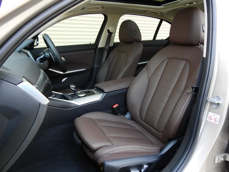 BMW 330LI M Sport photo 9