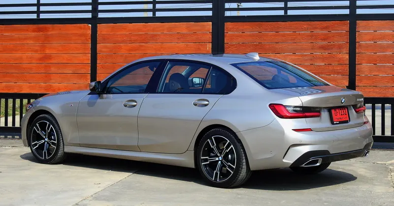 BMW 330LI M Sport photo 6