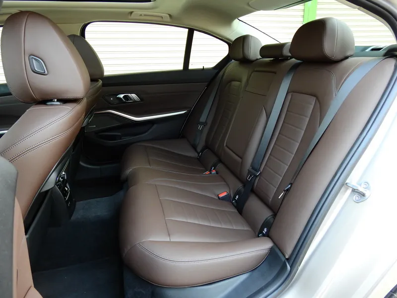 BMW 330LI M Sport photo 12