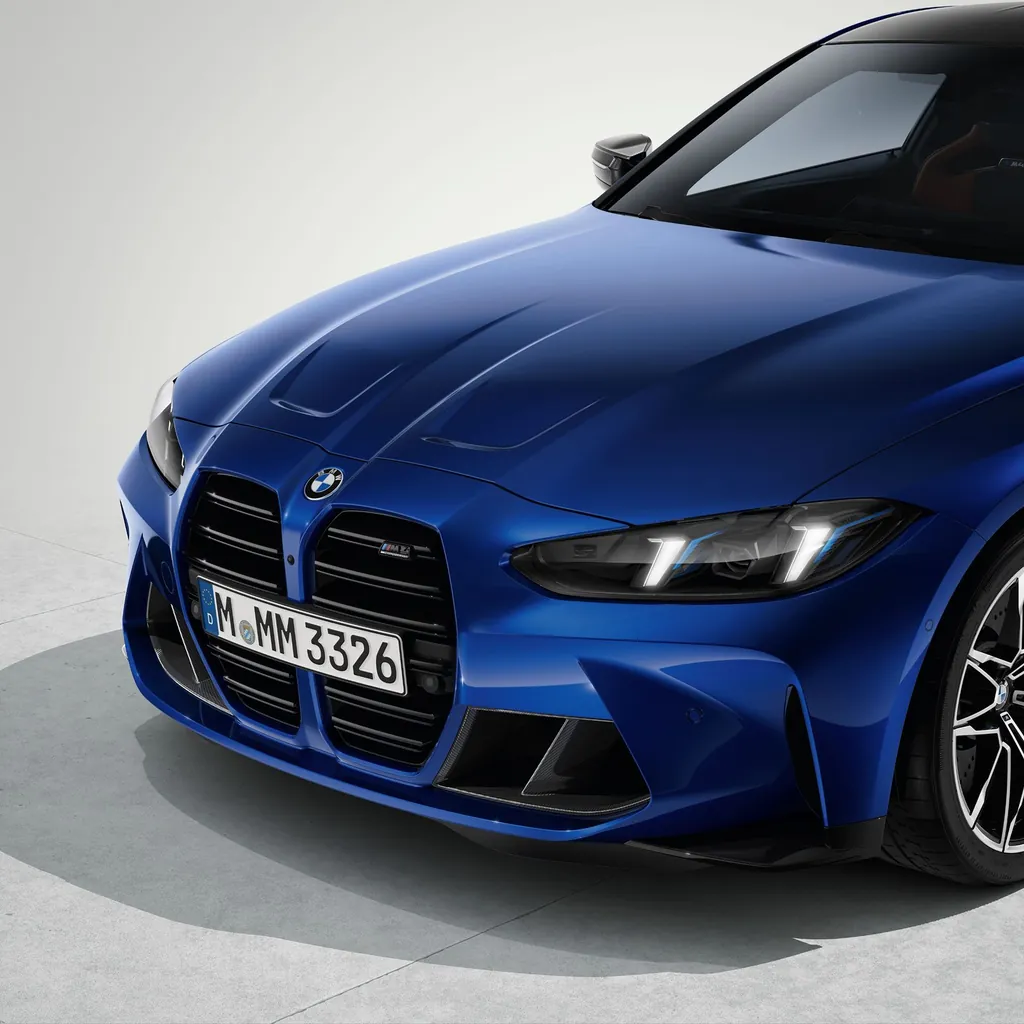 BMW M4 photo 2