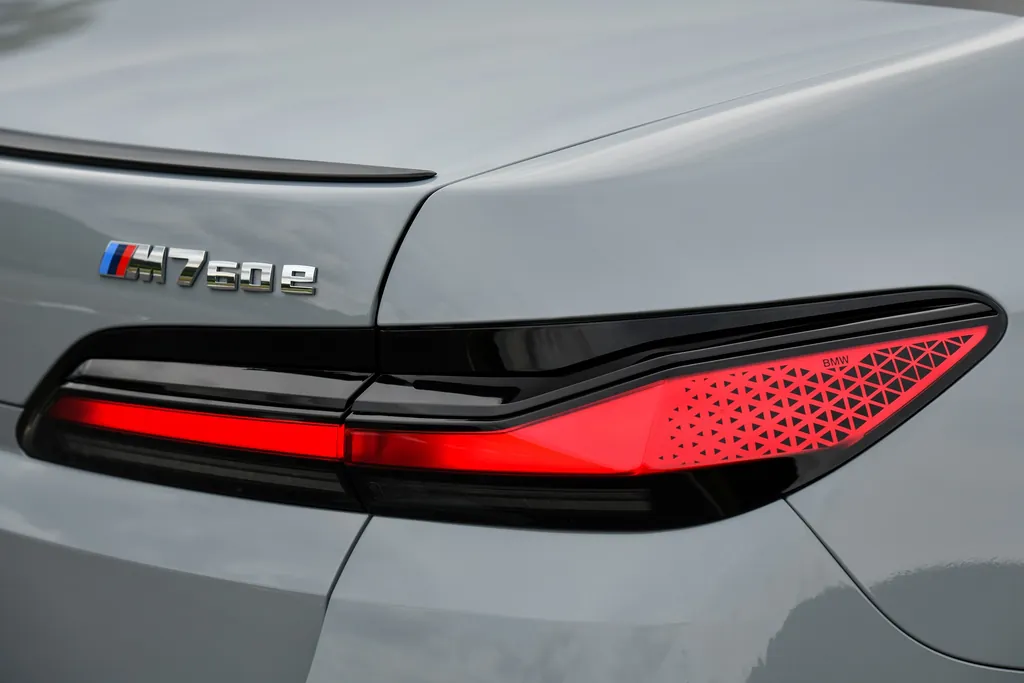 BMW M7