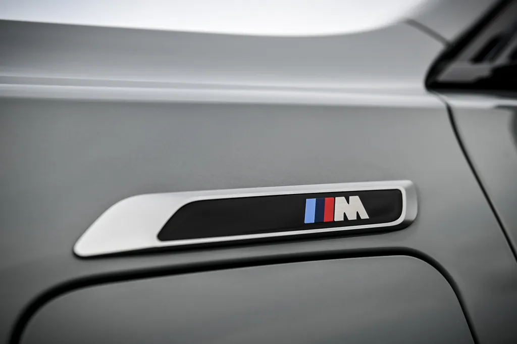 BMW M7 photo 3