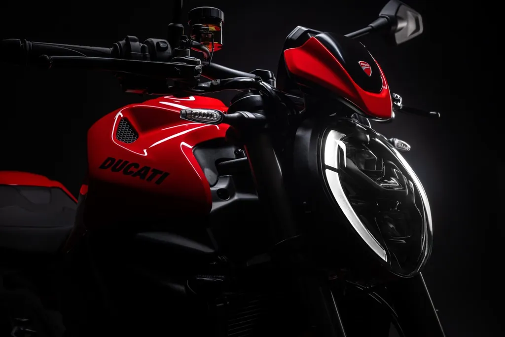 Ducati Monster photo 5