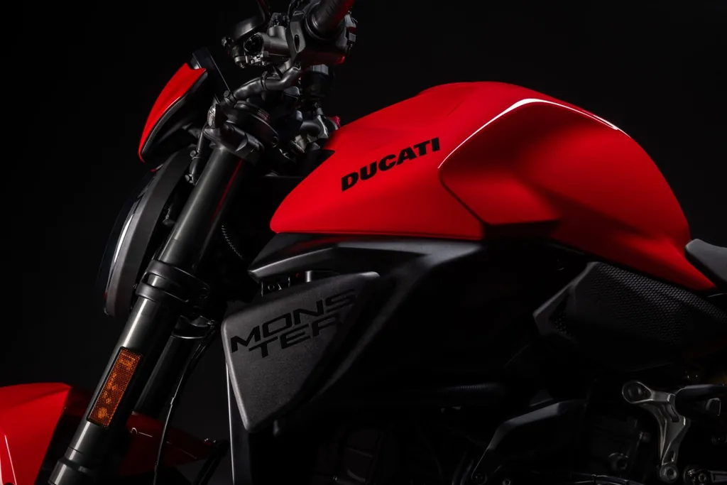 Ducati Monster photo 6
