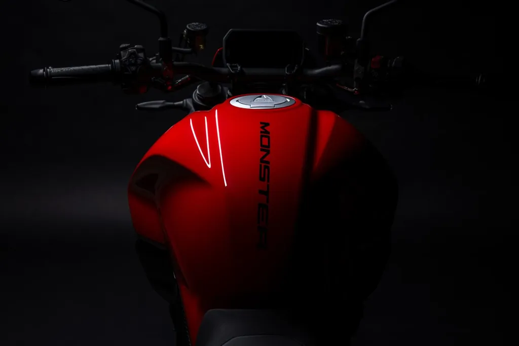 Ducati Monster photo 4