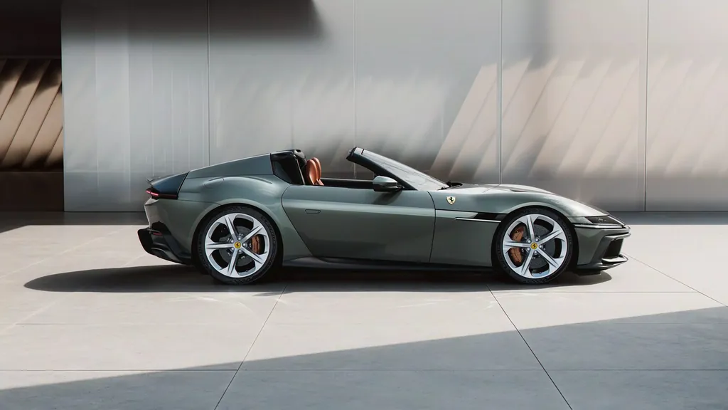 Ferrari 12cilindri photo 2