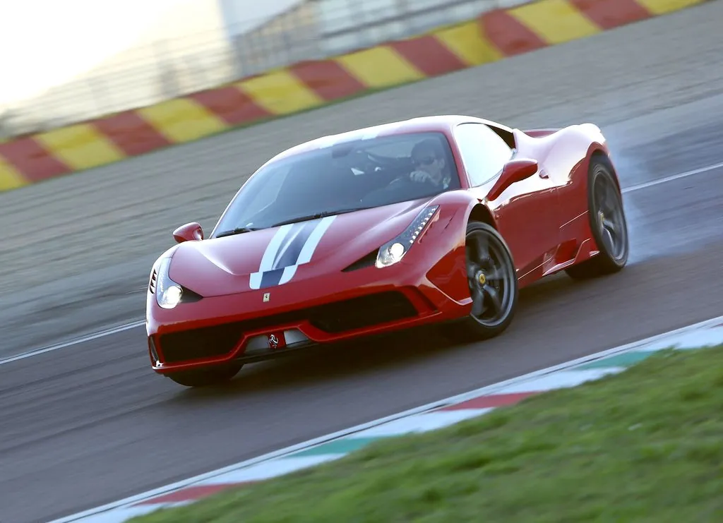 Ferrari 458 photo 4