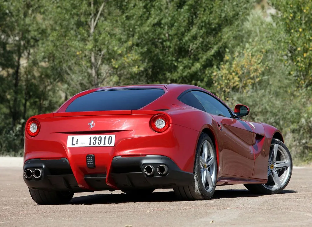 Ferrari F12 photo 3