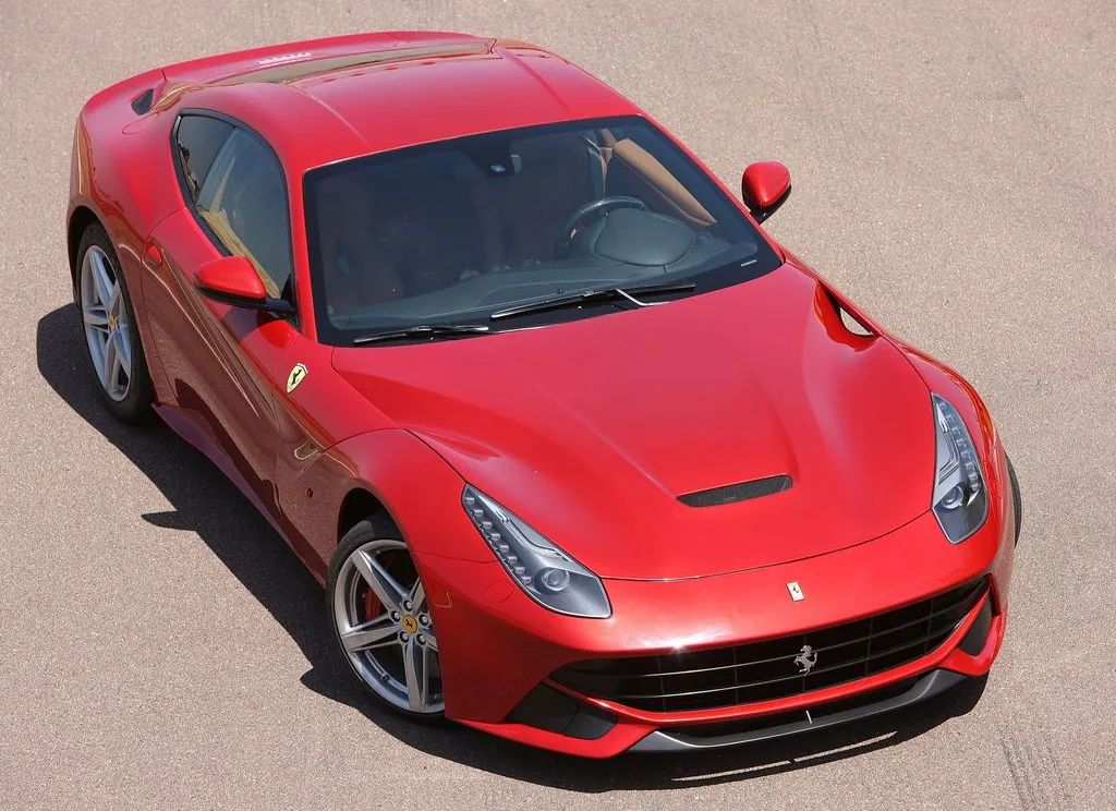Ferrari F12 photo 4
