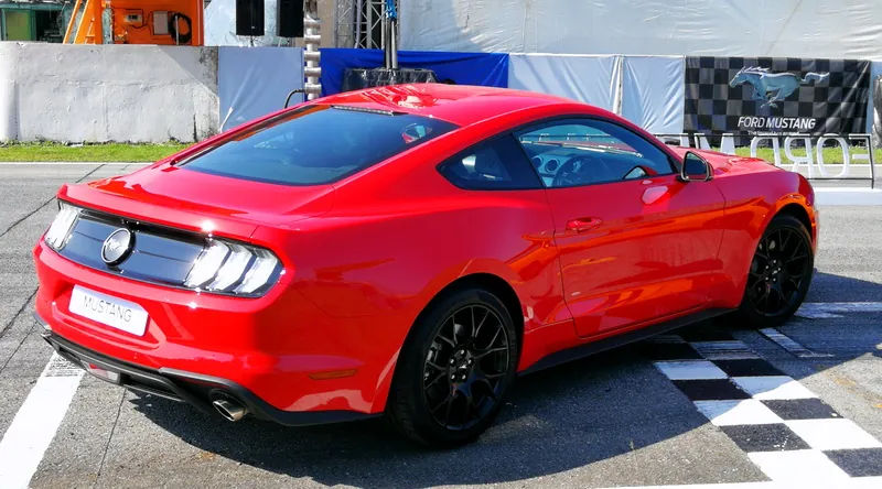 Ford Mustang photo 6