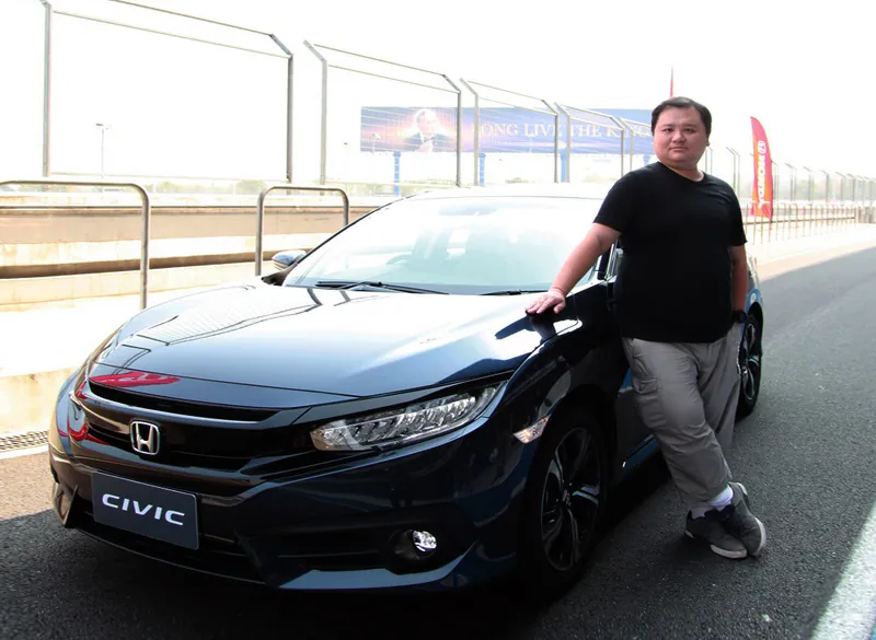 Honda Civic Turbo 15RS photo 5